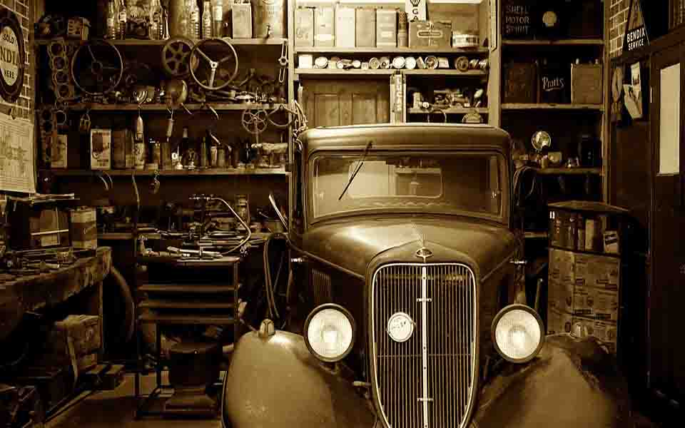 httpspixabay.comphotosauto-car-garage-auto-shop-vintage-1868726.jpg