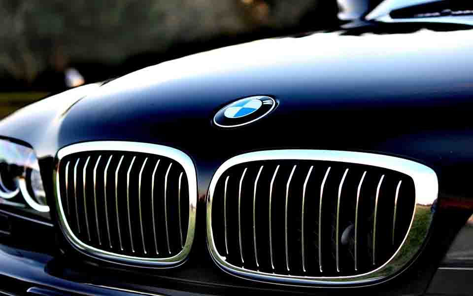 httpspixabay.comzhphotosautomotive-bmw-car-close-up-hood-1838744.jpg